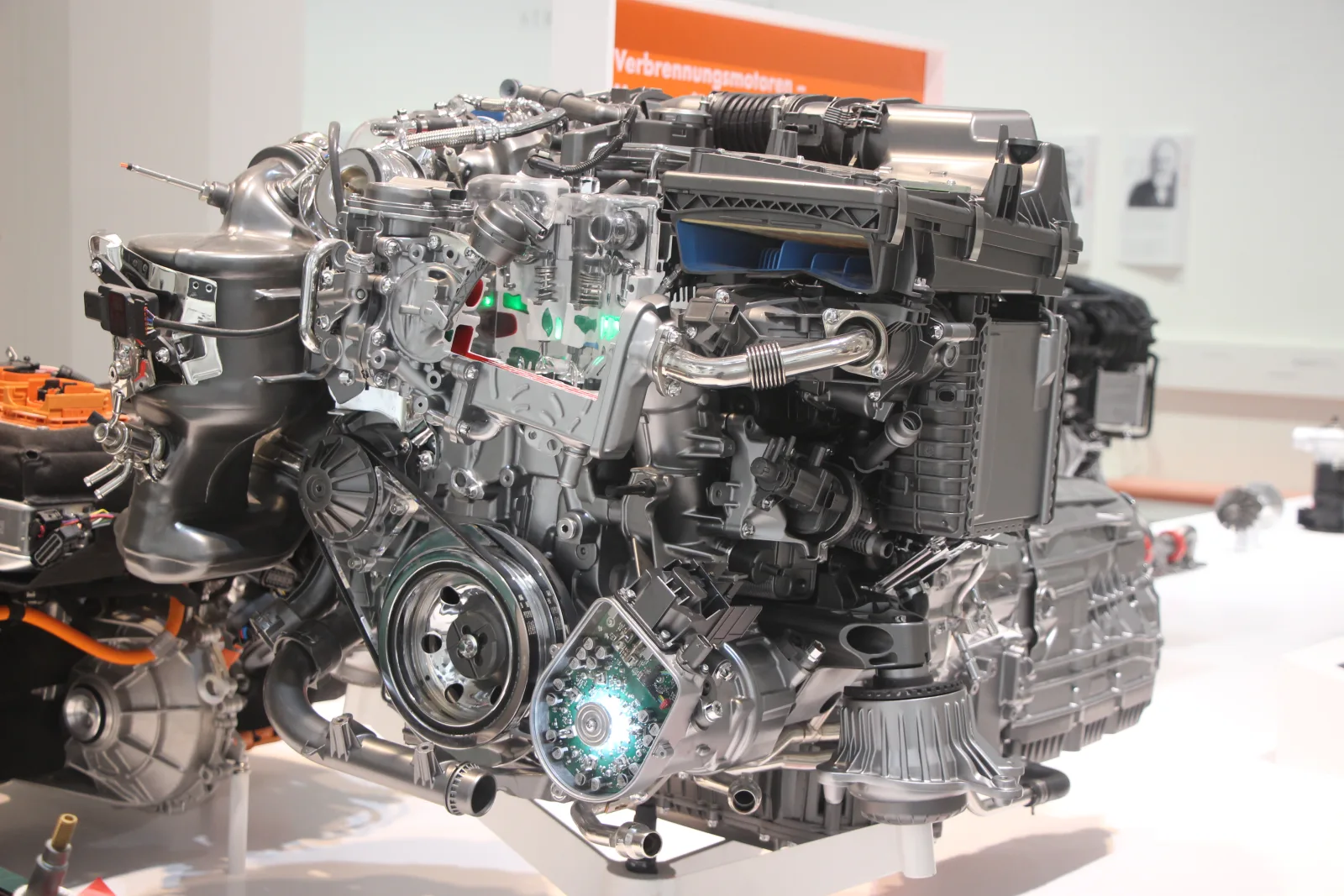 Mercedes-Benz OM654 dízelmotor a Deutsches Museumban