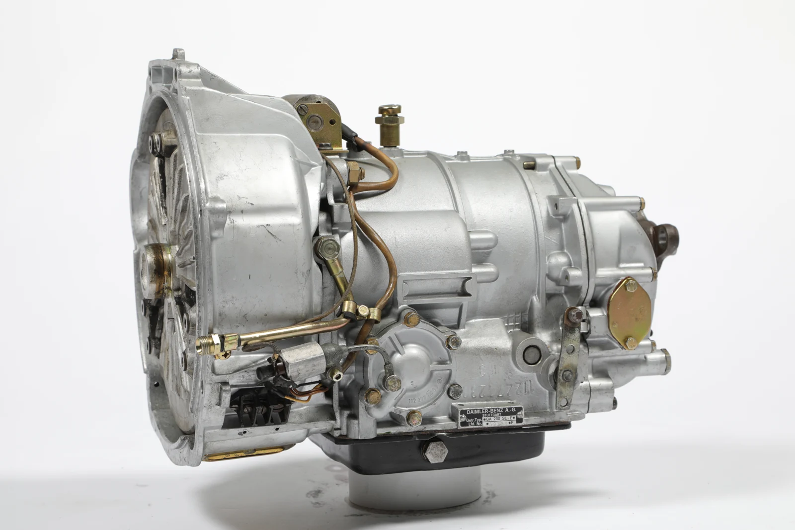 Klasszikus Mercedes-Benz K4A 025 automata váltó bal oldalnézetből